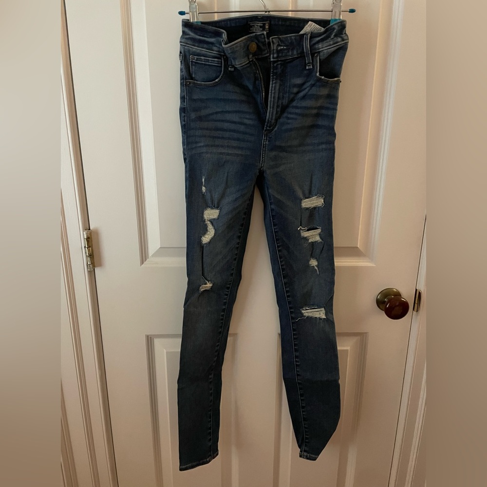 Distressed Girls Abercrombie skinny jeans